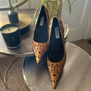 Stylish Steve Madden heels. Business or causal.